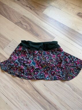 Lululemon Floral Pleated Women's Skirt in Black and Pink